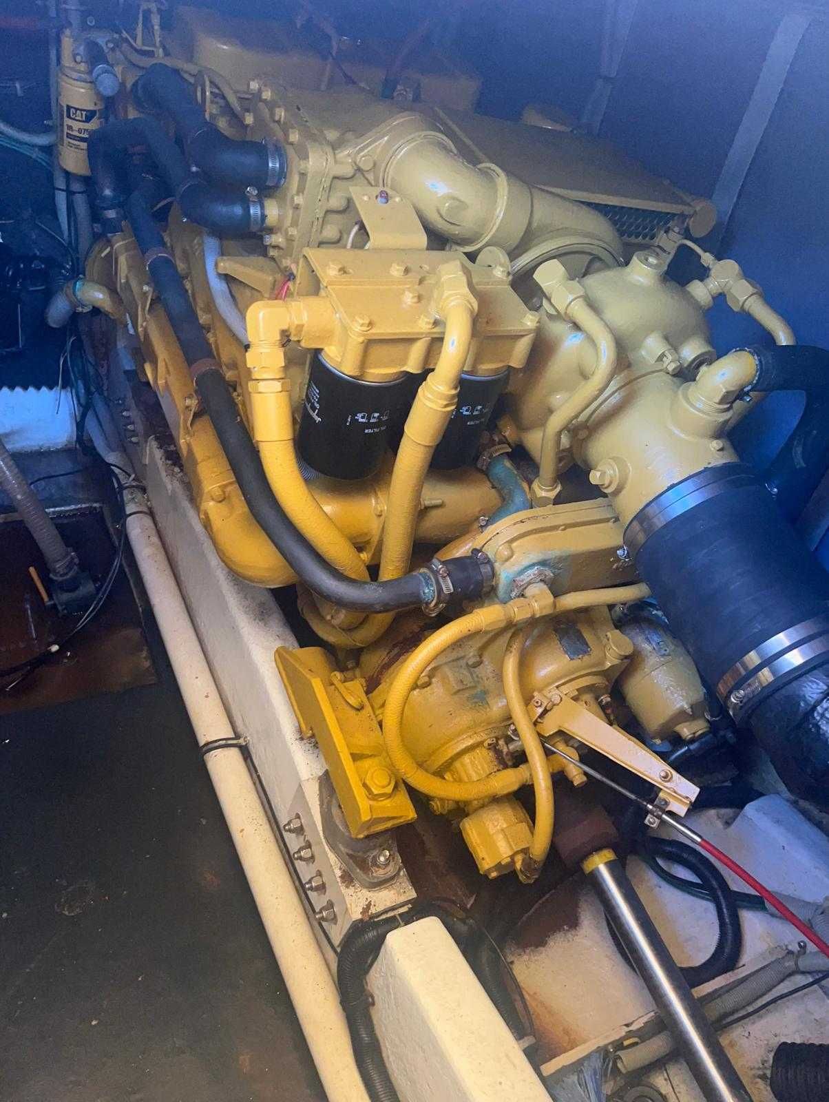 Iate a venda em excelente estado, motores Caterpillar