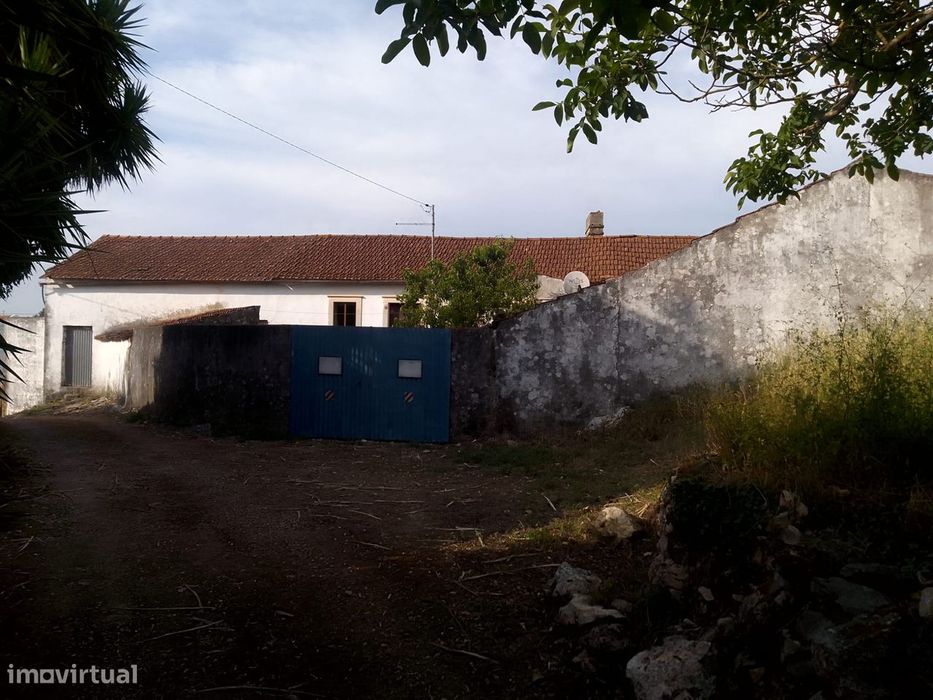 Moradia-com terreno  Moleanos -Alcobaça-Leiria