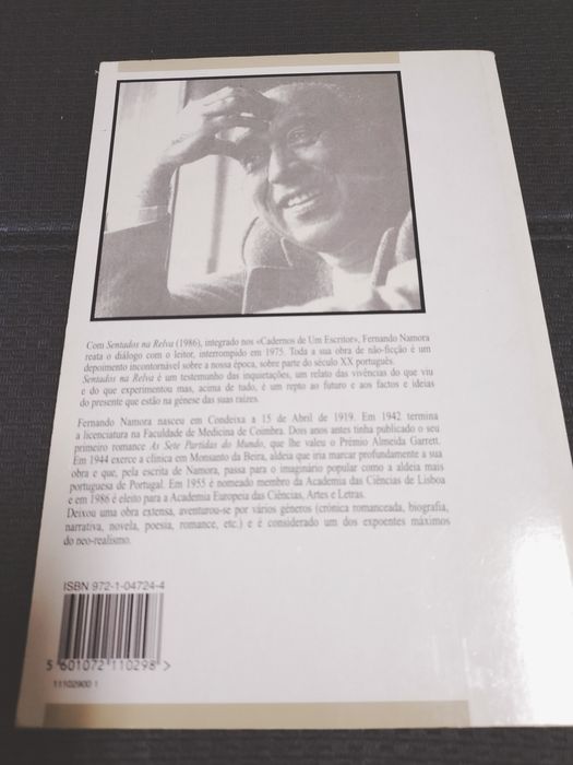 Fernando Namora - Sentados na Relva