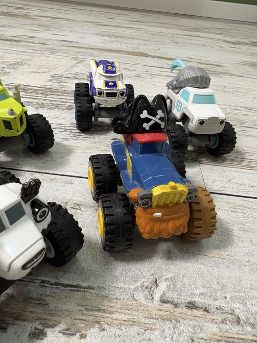 Чудо машинки від Matell Fisher price металеві