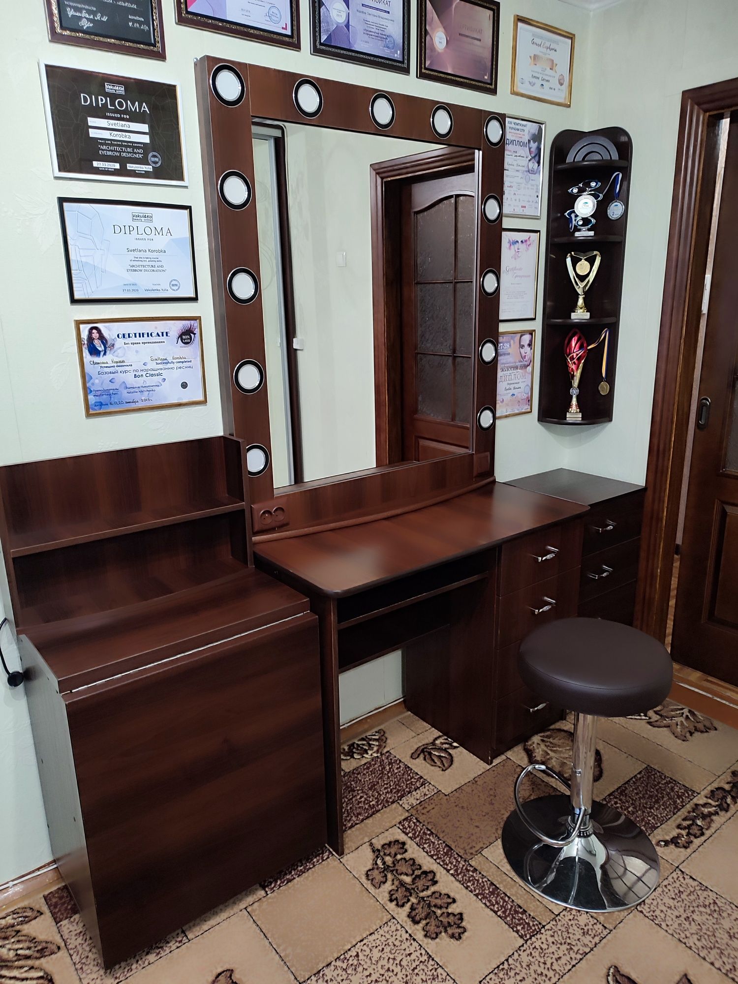 Робоче місце майстра з візажу, бровіста, манікюра (Б/У)