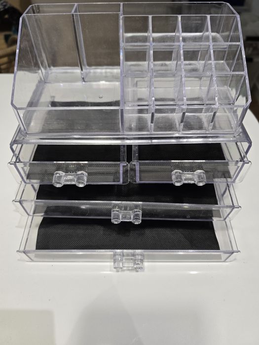 Plastikowy tranransparetny organizer na kosmetyki