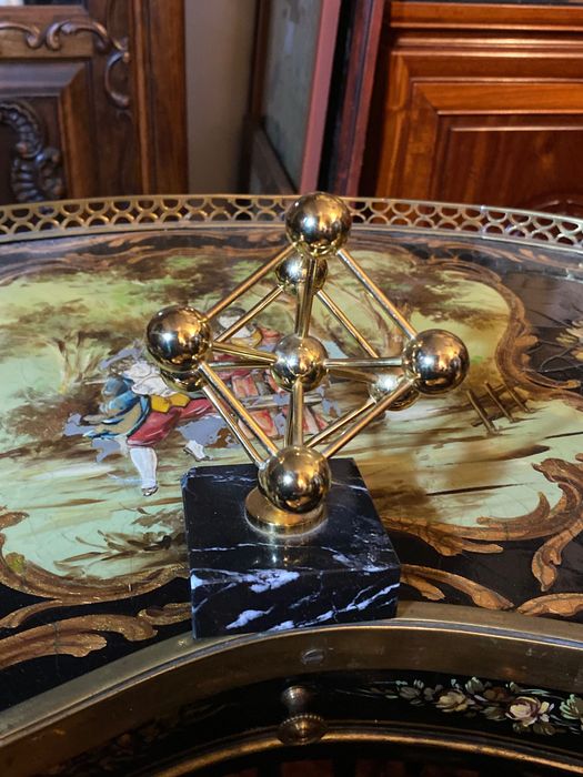 Escultura Vintage Átomo Latão Base Mármore Bruxelas 13 cm