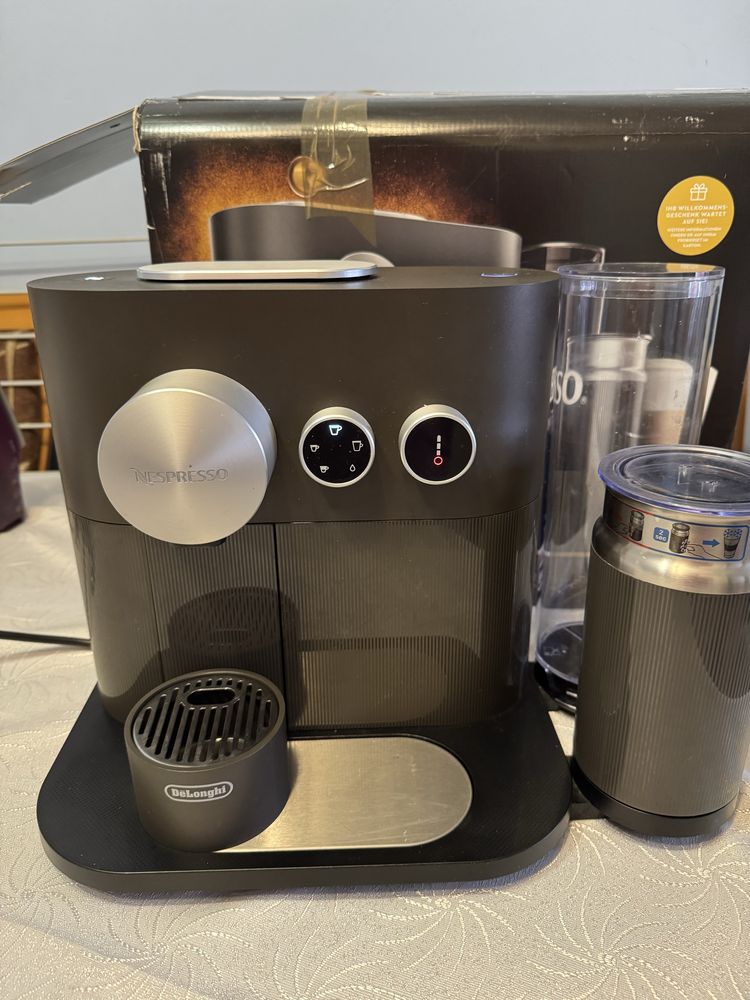 Nespresso Expret&milk delonghi  капсульна кофемашинка