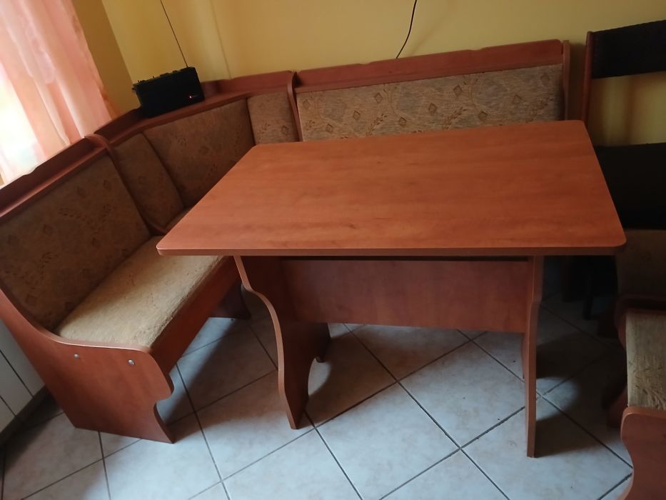 Narożnik do kuchni plus stół plus 2 taborety