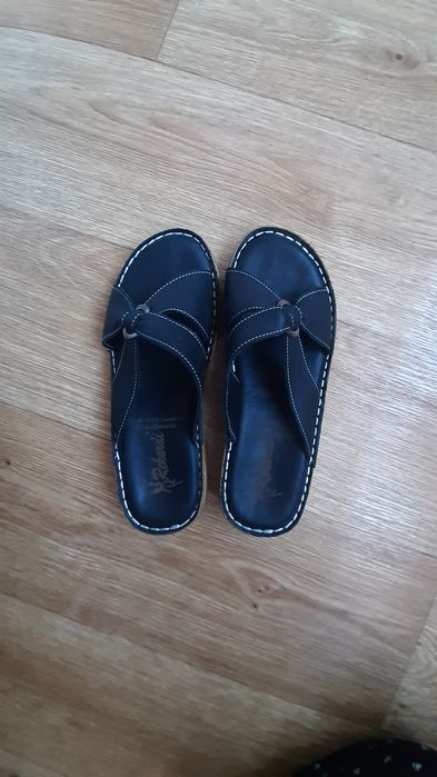 Шлёпанцы кожаные