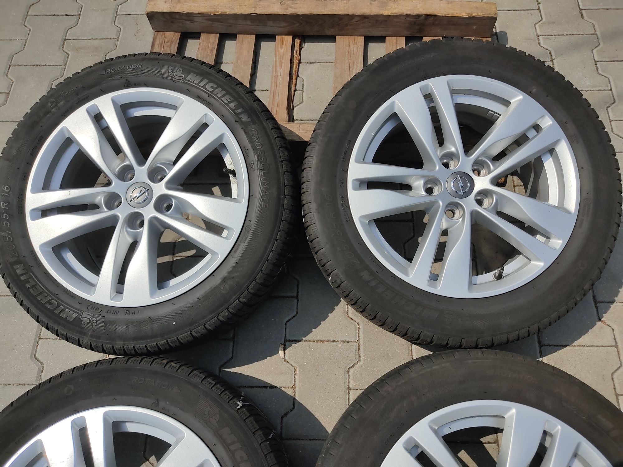 komplet kół letnich do Opla Astry K 5*105 Et 41 otwór 56.6 R 16