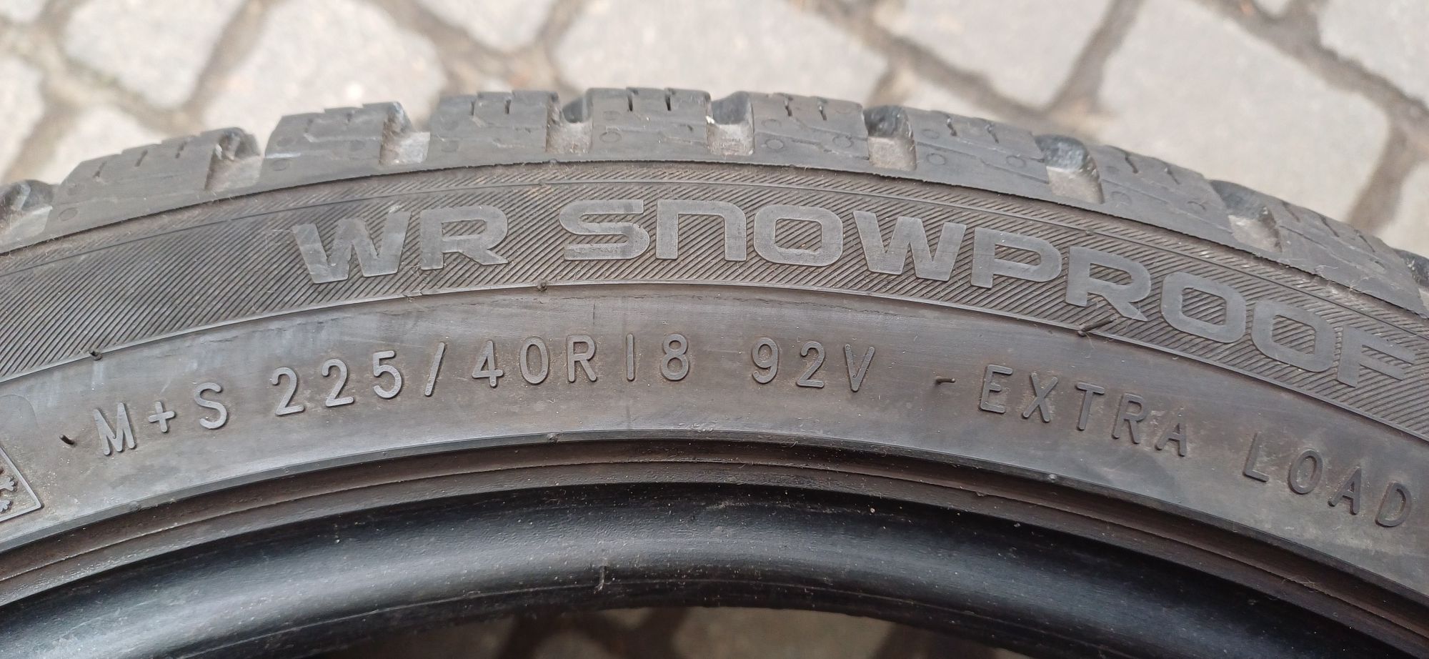 225/40R18 92V NOKIAN , dwie opony zimowe.