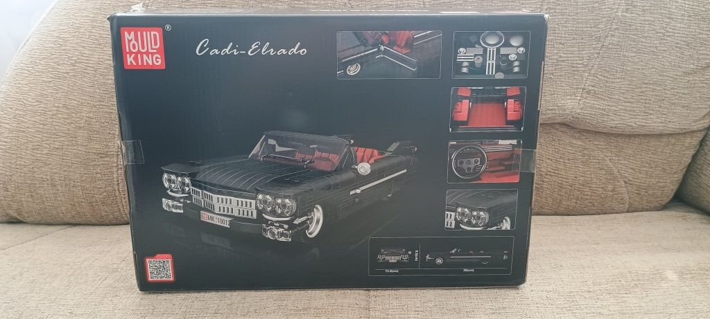 Duży model auta do zbudowania z klocków