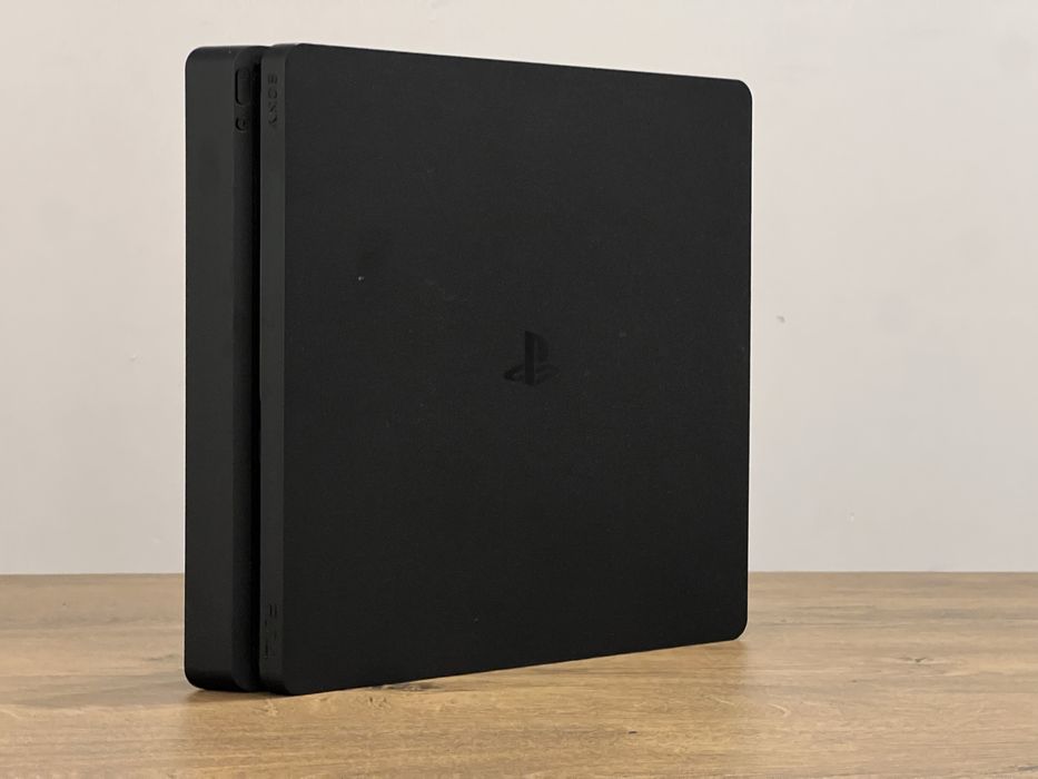 PS4 Slim 500GB + 2 pady + okablowanie