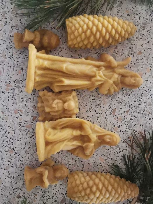 Figurki z naturalnego wosku pszczelego
