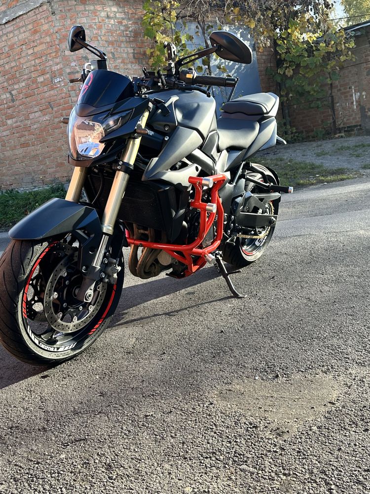 Suzuki gsx s 750