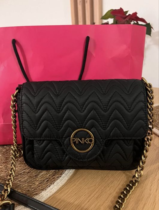 Czarna pikowana torebka Pinko