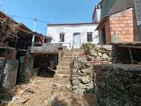 Moradia para recuperar com vista para Albufeira de Castelo de Bode