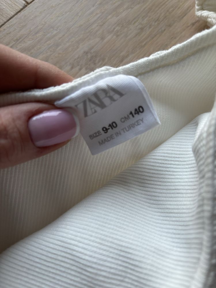 Bluzka zara z haftem rozmiar 140