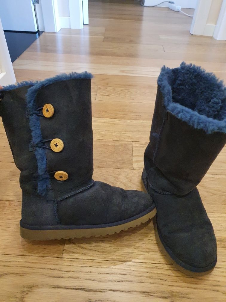 Botas UGG cano médio