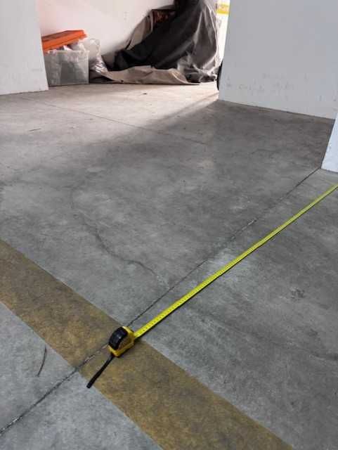 Aluga-se parqueamento (ideal para Moto)