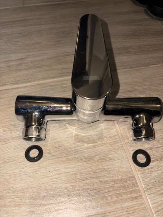 FERRO Bateria wannowa wąż słuchawka używane