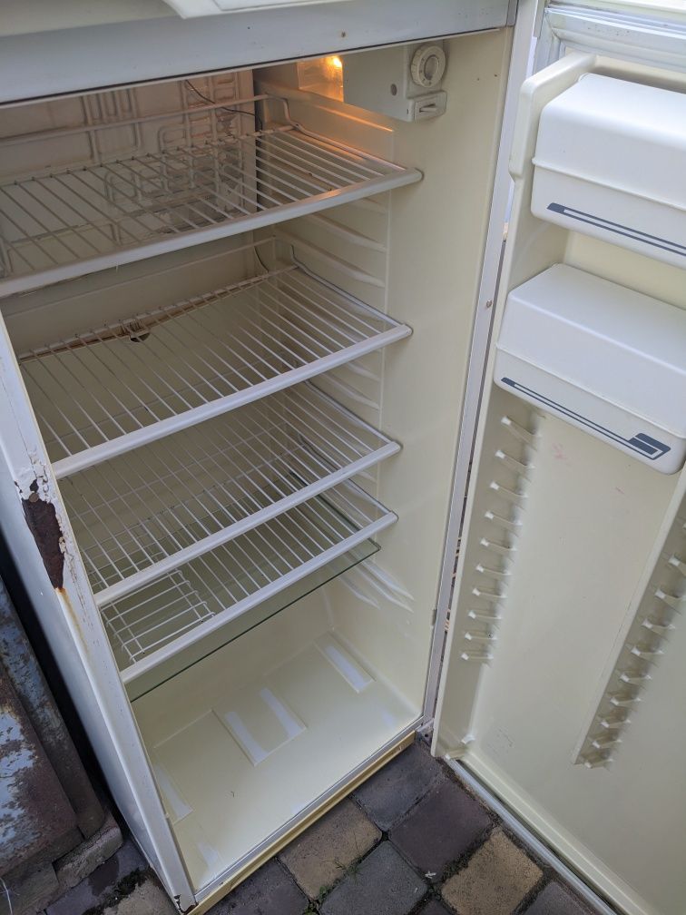 Холодильник Справний.