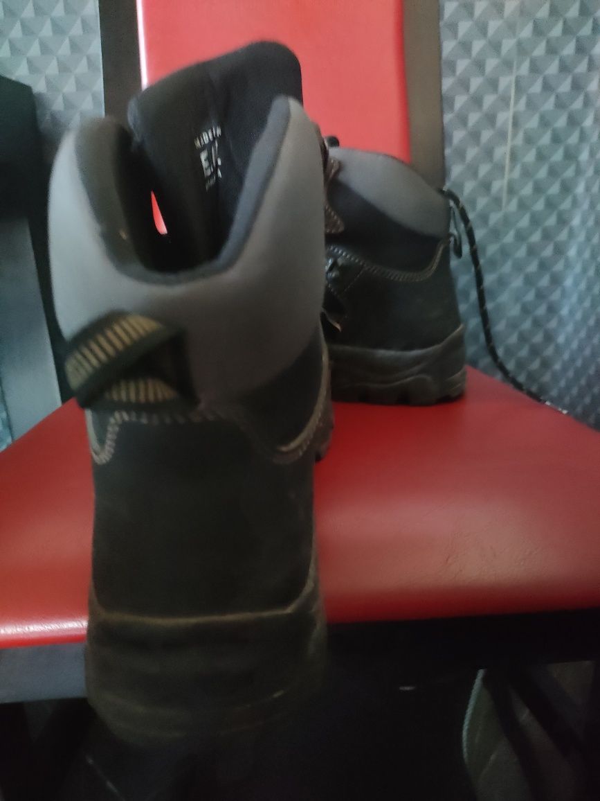 Męskie trapery w bardzo dobrym stanie.
