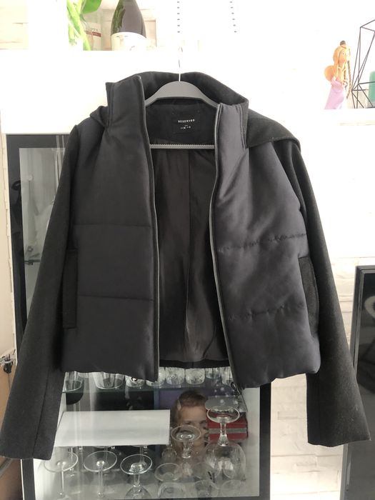 Krótka damska z kapturem w rozmiarze 36