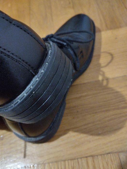 Obuwie sznurowane czarne