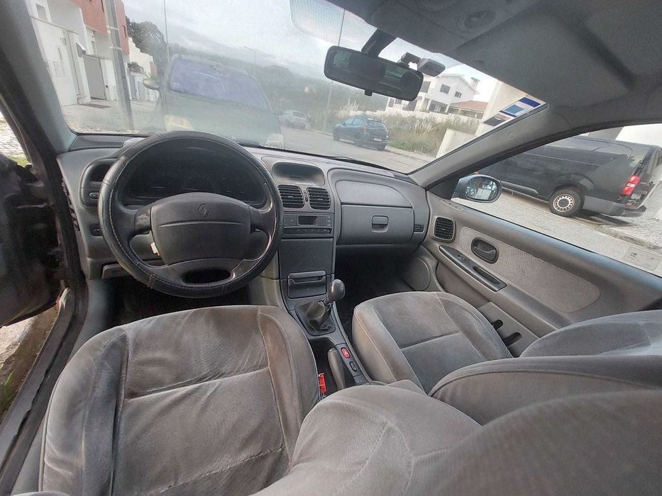 Renault Laguna - ano 2000 com 175mil km