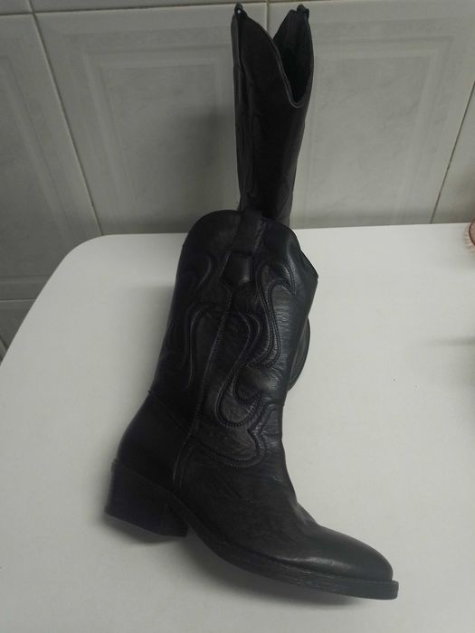 Botas pretas tamanho 39