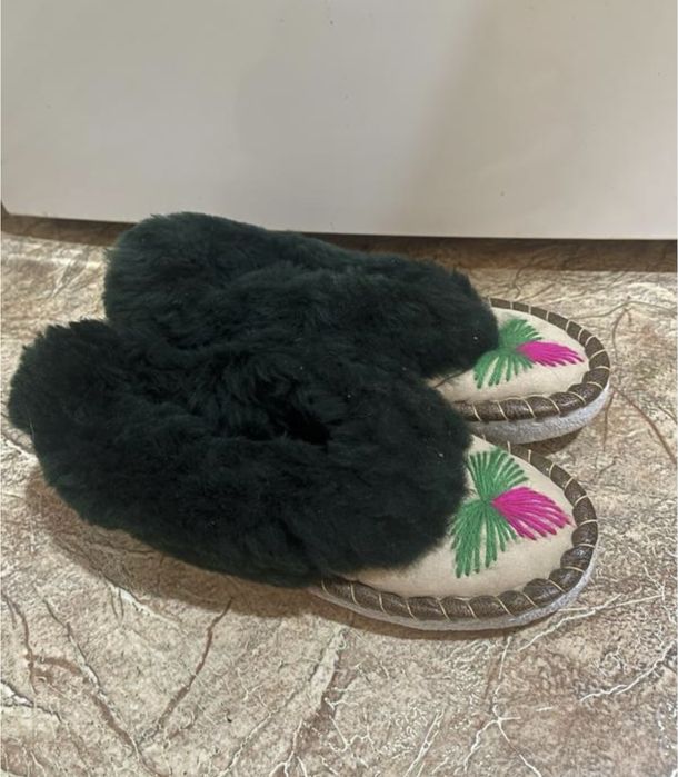 Нові капці на овчині,розпродажа)