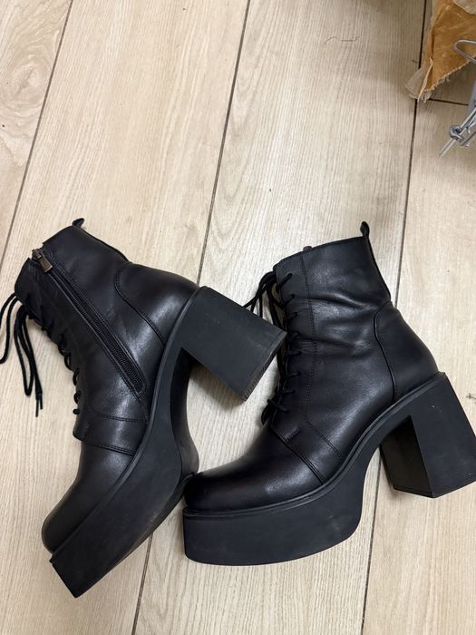 Шкіряні ботинки