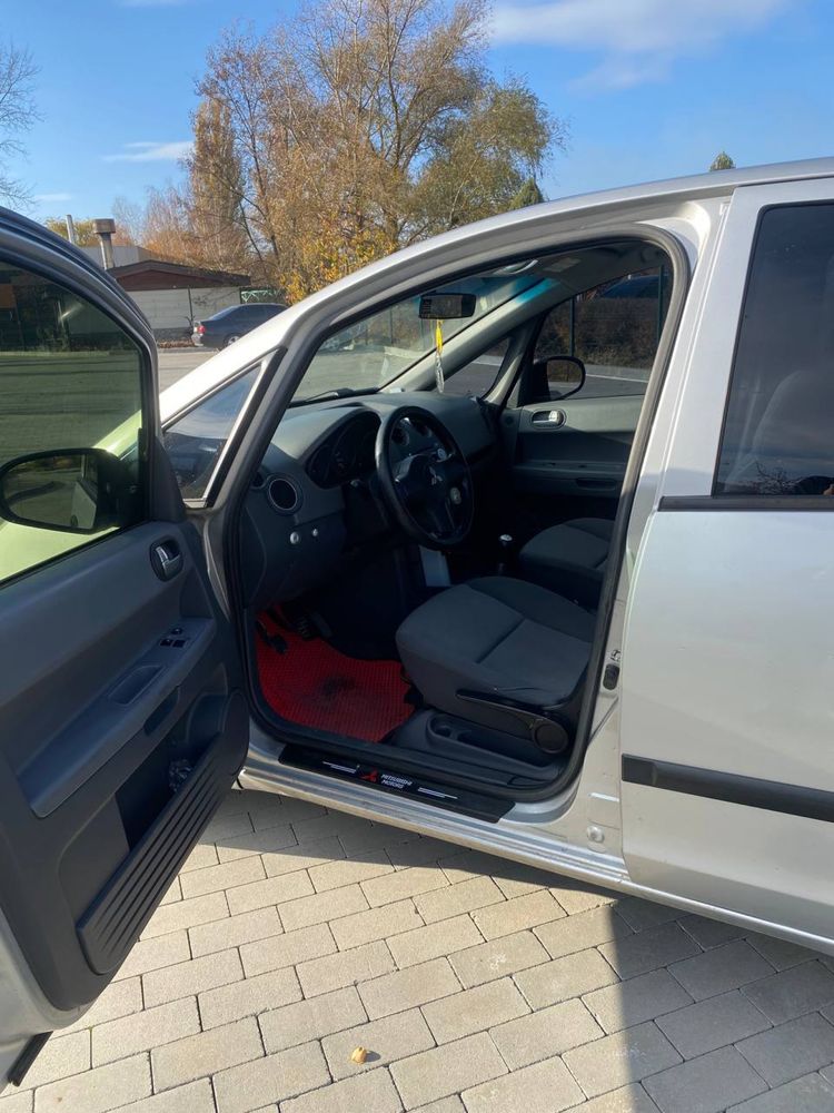 Продам Mitsubishi colt 1.3 2006