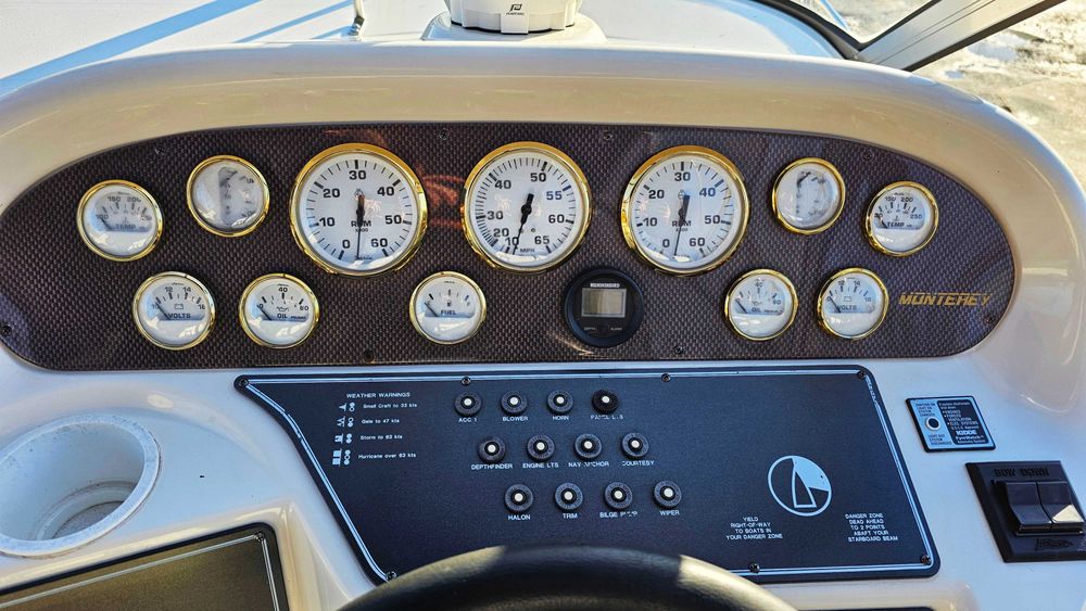 Катер Monterey 276 CR с лафетом в идеальном заводском состоянии