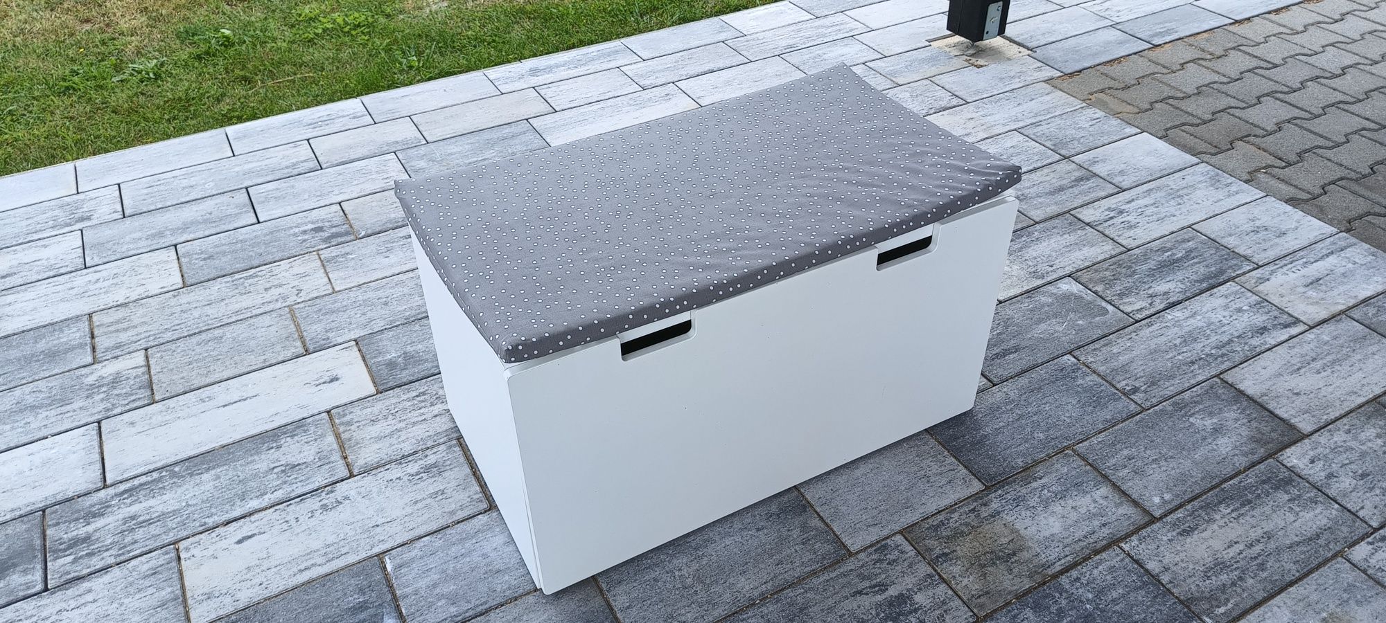 IKEA stuva - siedzisko / szafka na zabawki