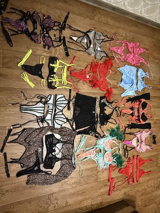 Комплект еротичної білизни труси ліф гартери пояс перчатки белье