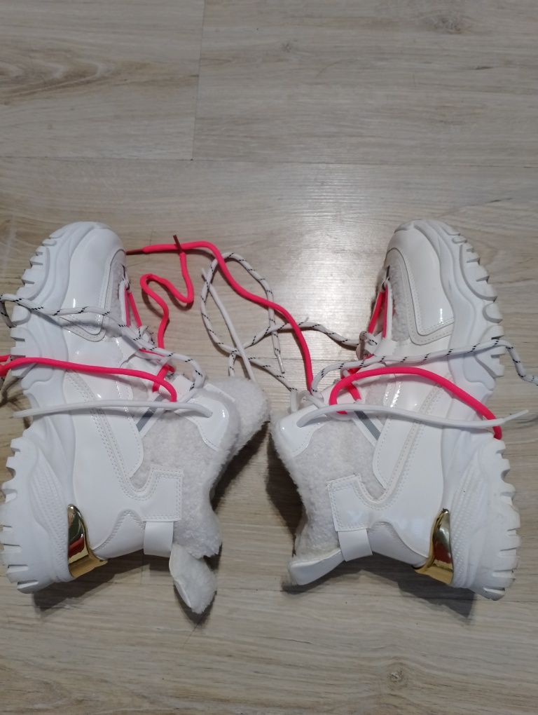 Adidasy sneakersy śniegowce białe 40 r