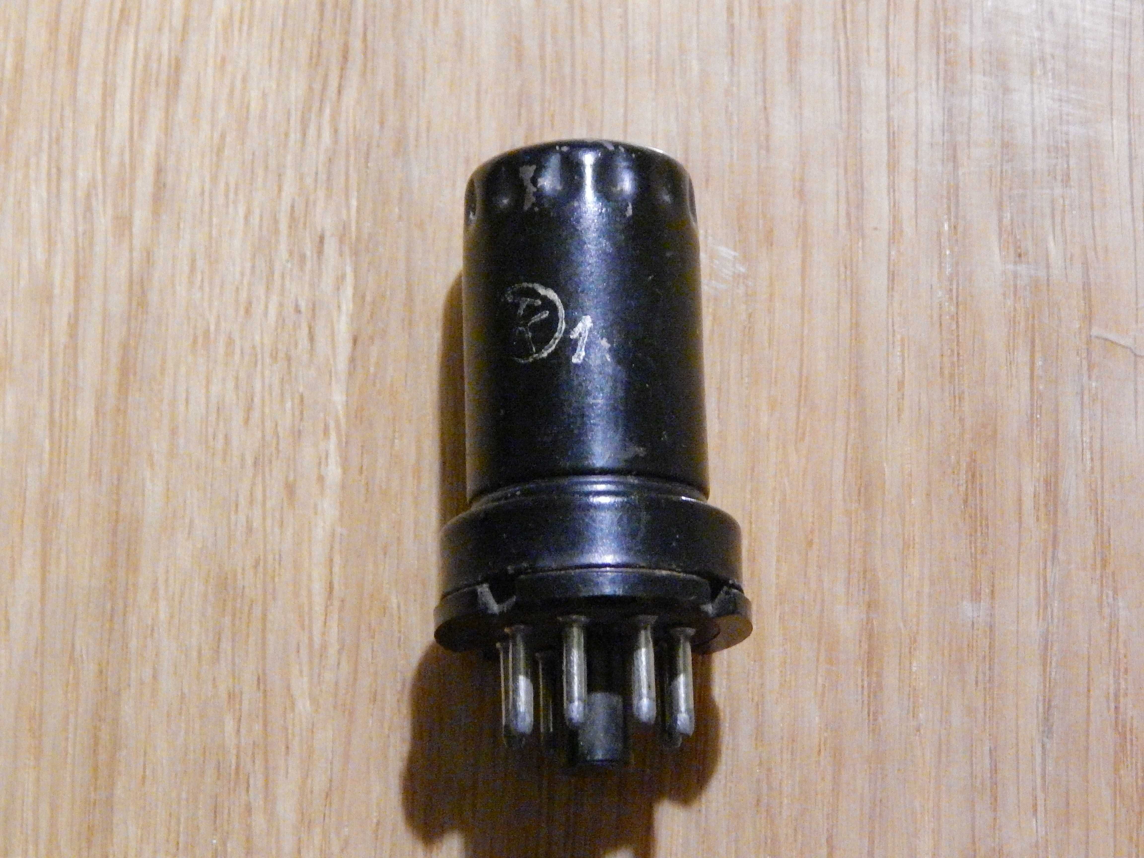 Радиолампа, электронная лампа 6А7 из СССР, 1960 год.