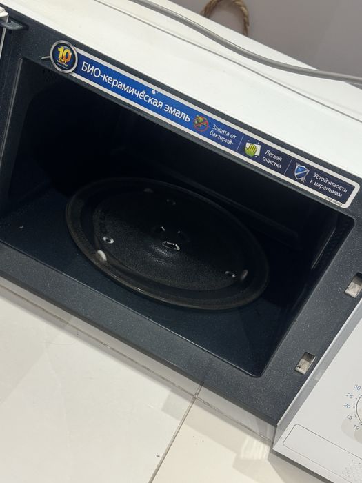 Мікрохвильова піч SAMSUNG ME711KR