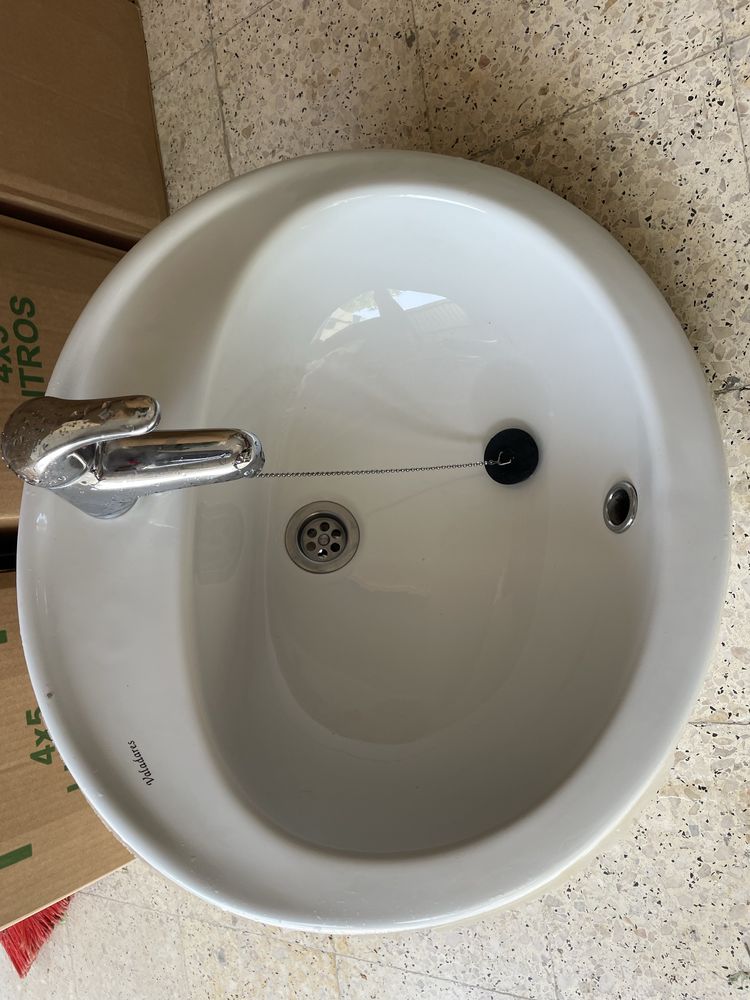 Vendo Lavatório Valadares com pedra incluída