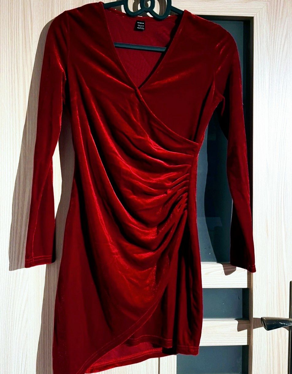 Sukienka shein marszczona welurowa czerwona rozm 34