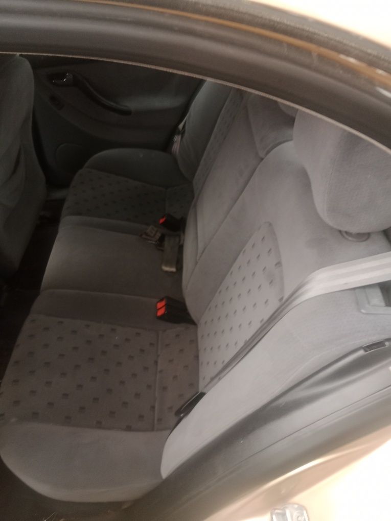 Sprzedam Seata Toledo 1.9tdi,hak,klima