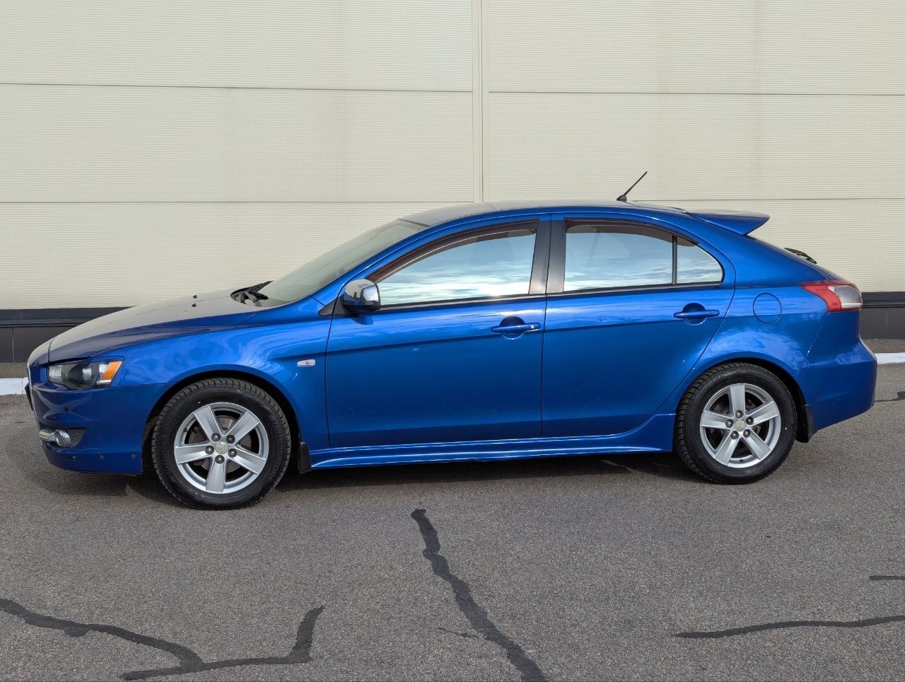 Mitsubishi lancer хетчбек 1.8 АКП газ.