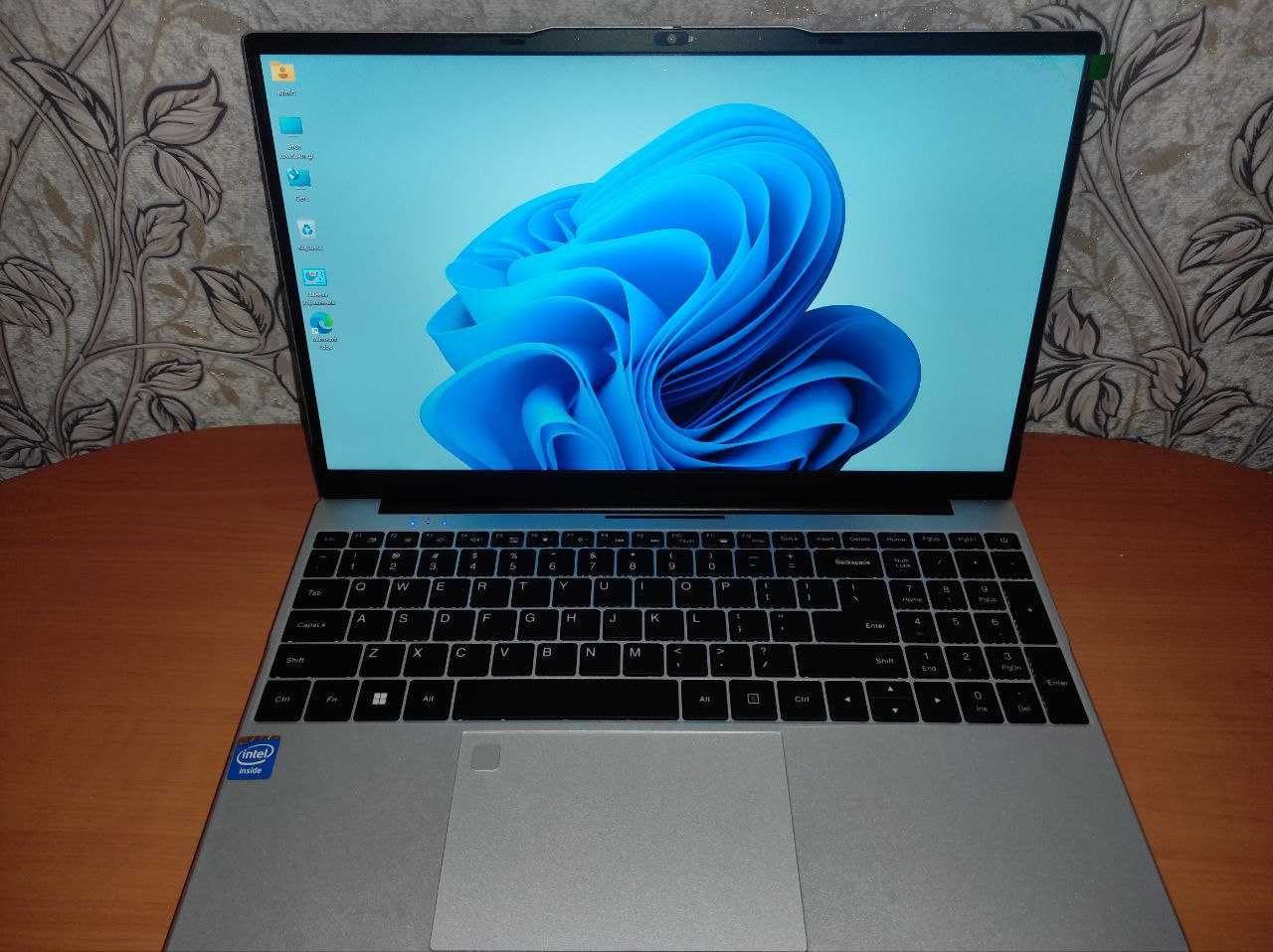 15,6-дюймов ноутбук,  RAM 16 ГБ, 2 ТБ, Windows 11 Pro,  Intel i7-8500Y