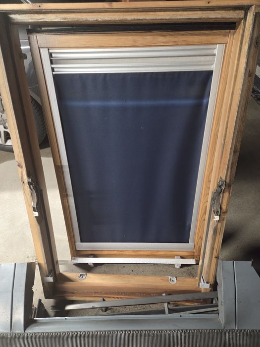 Okno dachowe velux 78x118 z roletą/żaluzją oraz kołnierzem