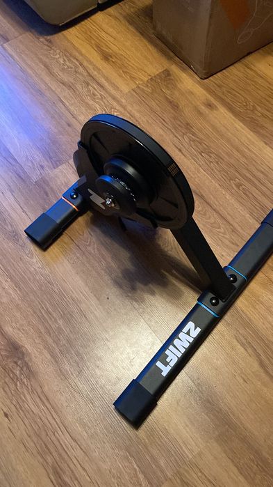 Trenażer Zwift hub one + subskrybcja na rok za dopłatą