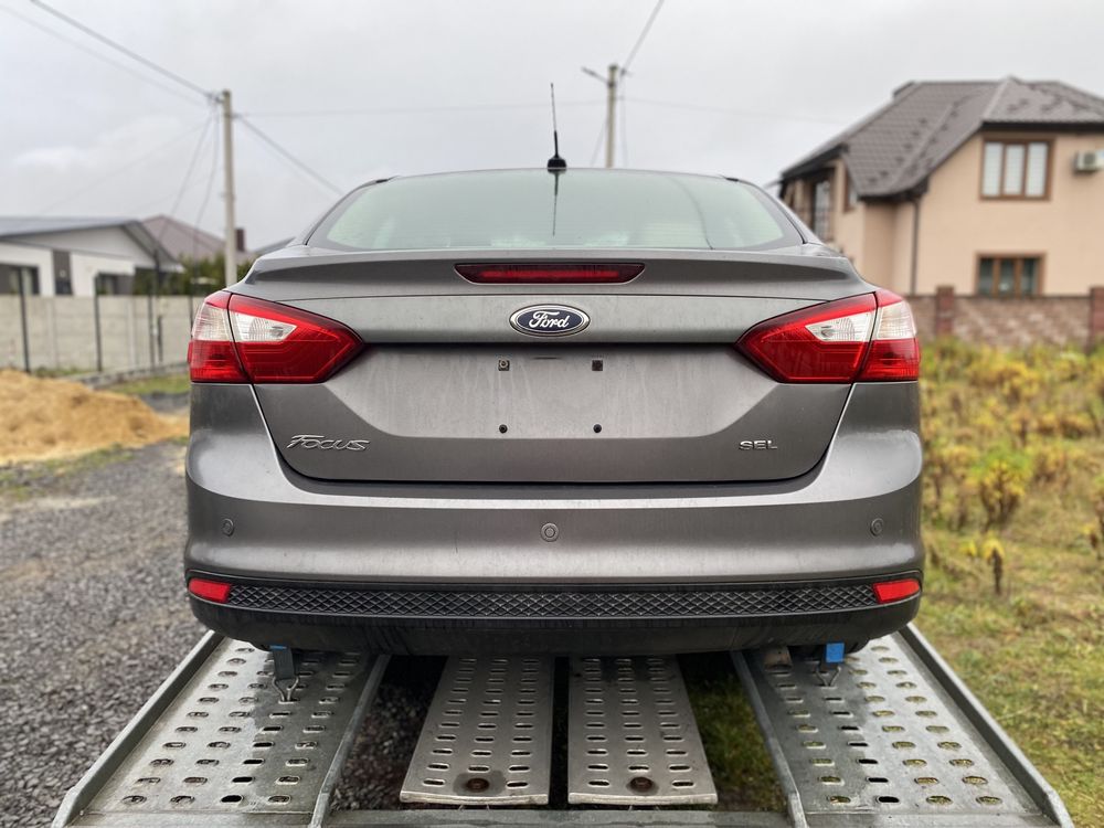 Кришка багажника Ford Focus mk3 11-18 сідан хетч ляда