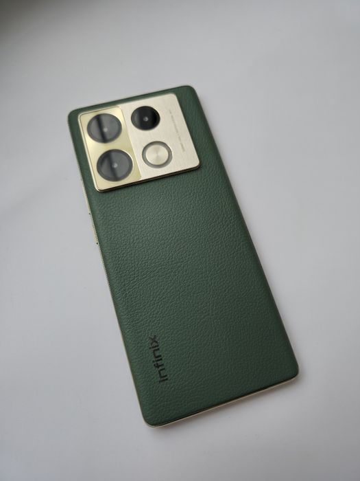 Телефон Infinix note 40 pro 8/256
