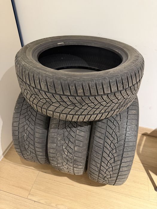 Зимові шини Goodyear 215/55 R17