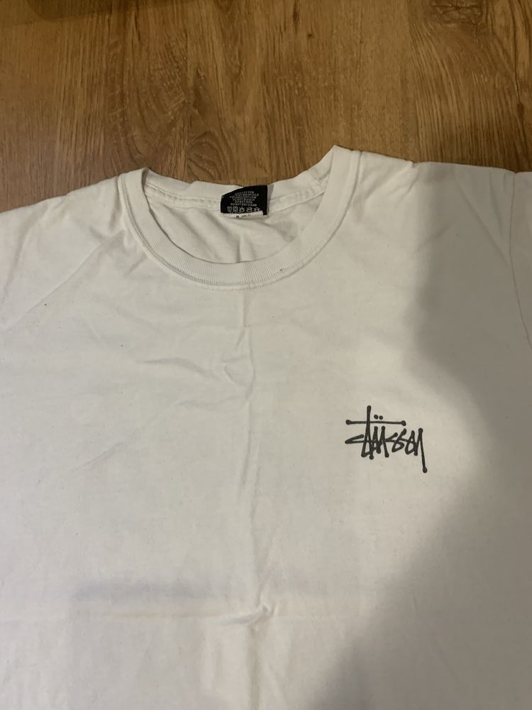 Футболка Stussy.