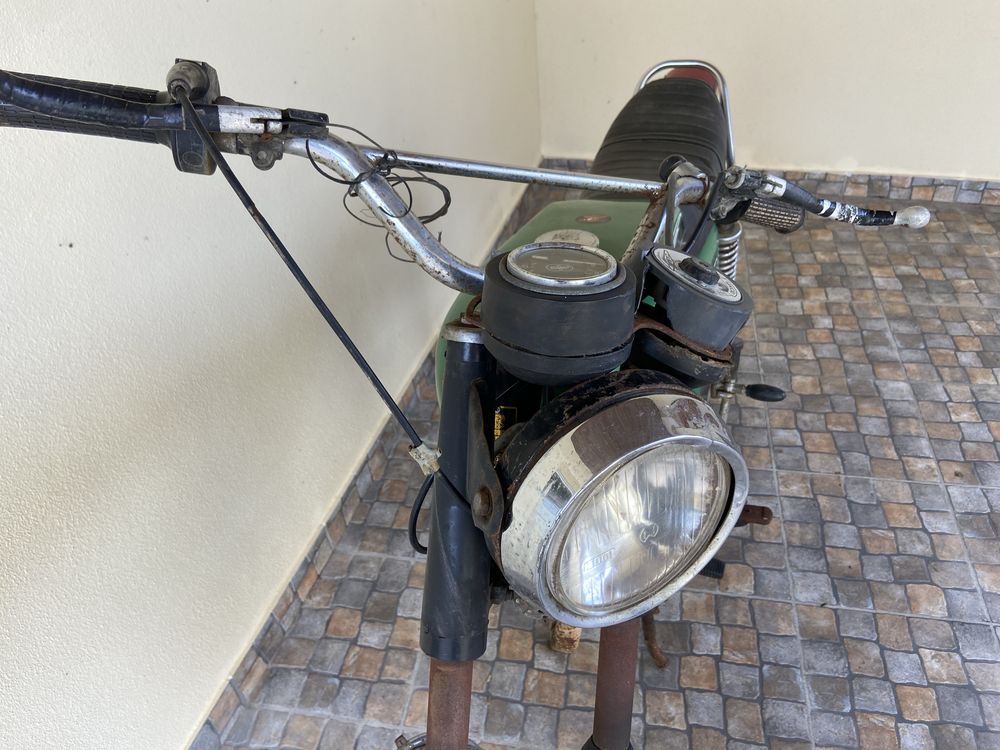 Vendo motorizada M80