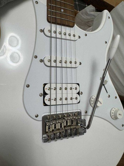 Електро гітара Yamaha Pacifica 012 White + комбік Cort CM15R